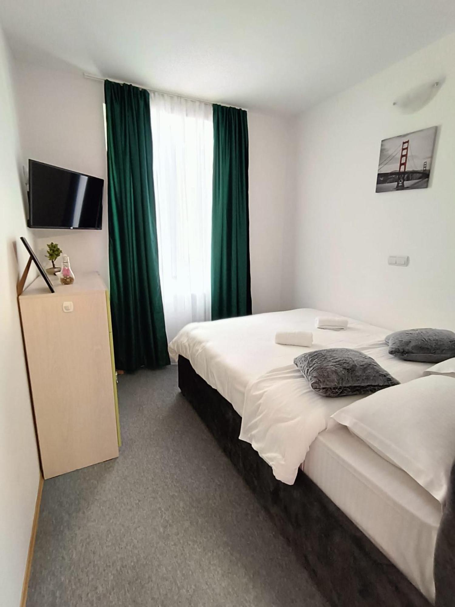 Chic Boutique Dumbrava Apartment ซีบิว ภายนอก รูปภาพ